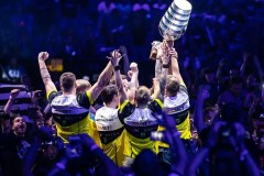 队内语音： （某指挥） 激情指挥“转点转点！All C!”，团队完美执行